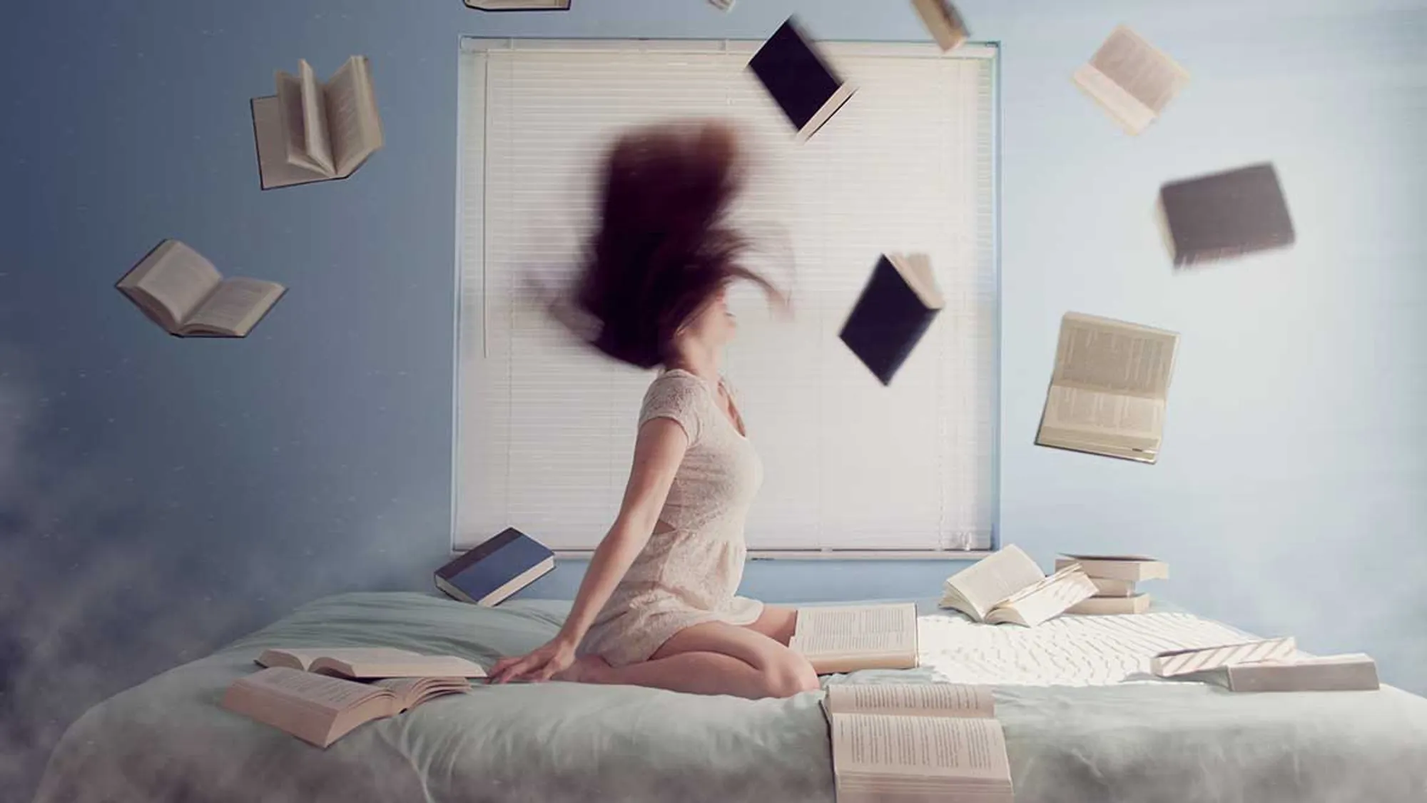 Eustress/Disstress: Frau und fliegende Bücher