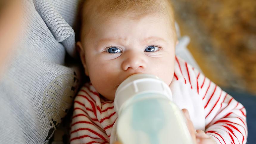 Babyflaschen sterilisieren muss sein, damit die Nahrungsaufnahme fürs BAby nicht schädlich wird