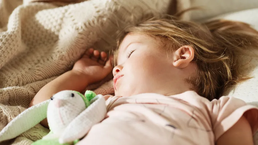 Bettnässen – Was tun gegen das feuchte Kinderbett?