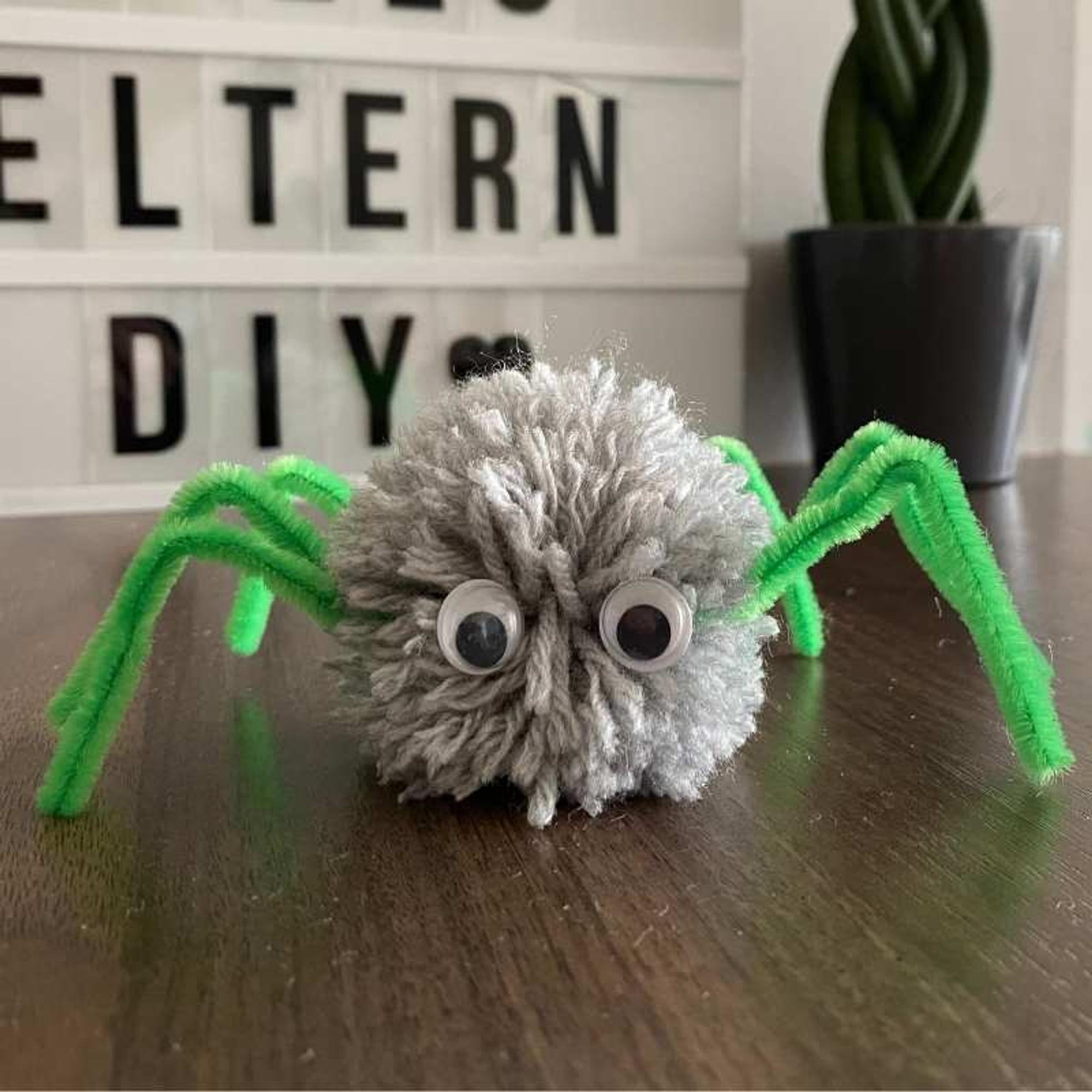 Niedliche Halloween-Deko basteln: Spinne aus Wolle
