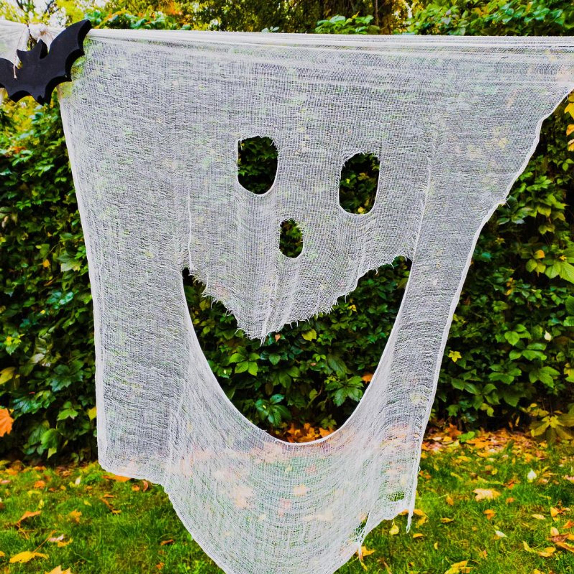 Leuchtende Geister-Deko für Halloween: 3 einfache DIY-Ideen