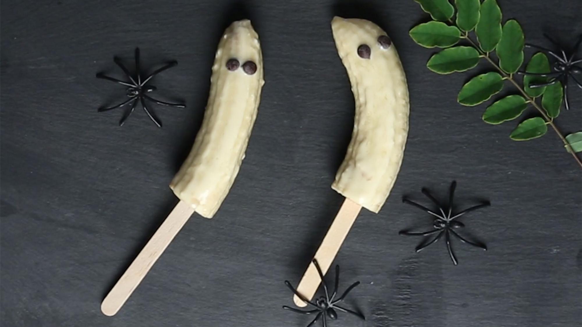 Bananengeister: Gruselige Snack-Idee für Groß und Klein - Hallo Eltern