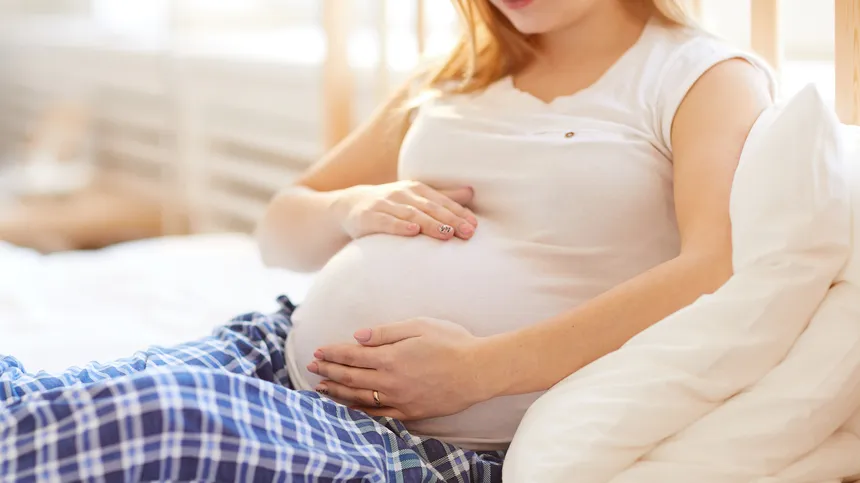 Aufrecht sitzen hilft bei Sodbrennen in der Schwangerschaft