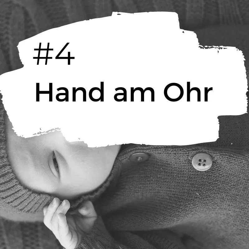 Baby Signal Hand am Ohr