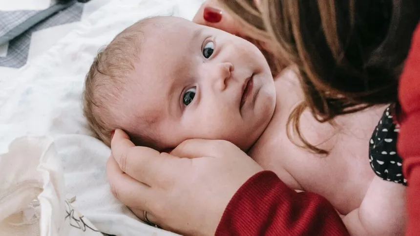 10 Phänomene, die bei Babys tatsächlich normal sind