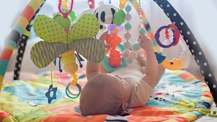 Spielbogen für Babys im Test: Die 13 besten Spielbögen von Eltern getestet