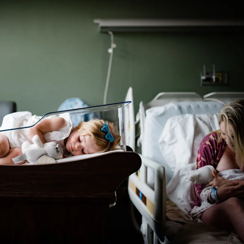 Gewinner in der Kategorie Fresh 48/ Die ersten 48 Stunden mit Baby
Titel: DENIAL
Fotograf: Nathalie Weber
