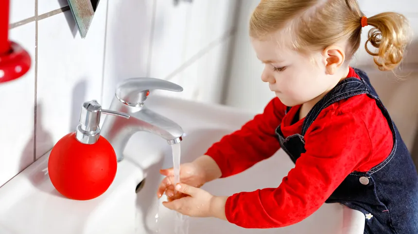 Richtig Hände waschen: Anleitung &amp; Tipps für deine Familie