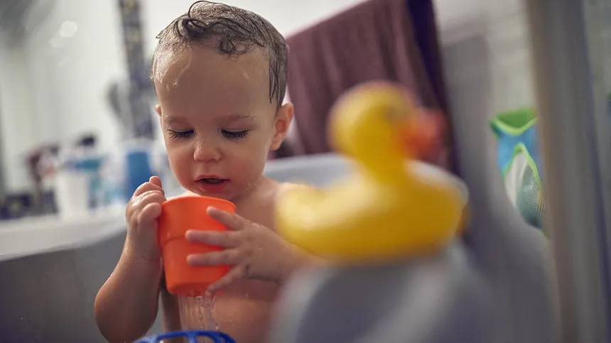 Mit diesem Badewannen-Spielzeug will dein Kind nie mehr aus der Wanne raus