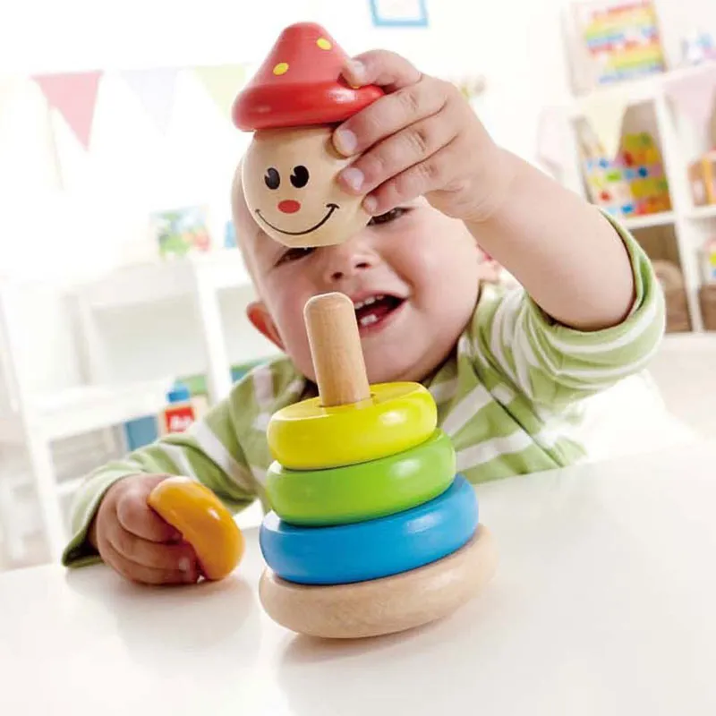 3.) Lustiger Stapel-ClownKleine Hochstapler haben große Freude mit diesem Holzspielzeug. Babys Augen-Hand-Koordination und Geschicklichkeit werden mit dem Stapel-Clown gefördert. Er besteht aus vier verschieden farbigen Holzringen, die nach Belieben übereinander auf eine Bodenplatte gestapelt werden können. Der lustige Clown kann schaukeln, seine Ringe lassen sich stapeln und er bringt mit seinem lustigen Gesicht jedes Kind zum Lachen!
Hersteller: Hape
Hier kannst du den Clown mit nur einem Klick bestellen.
