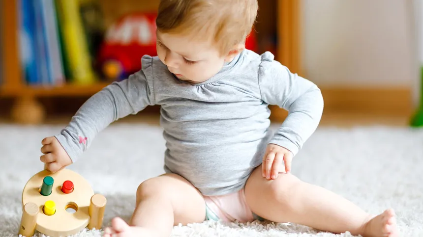 Holzspielzeug Baby: Sensorische Förderung für die Kleinsten