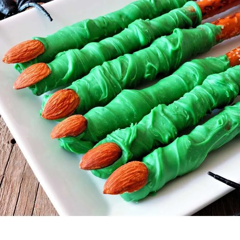 Schaurige Halloween-Süßigkeiten: Grüne Monster-FInger
