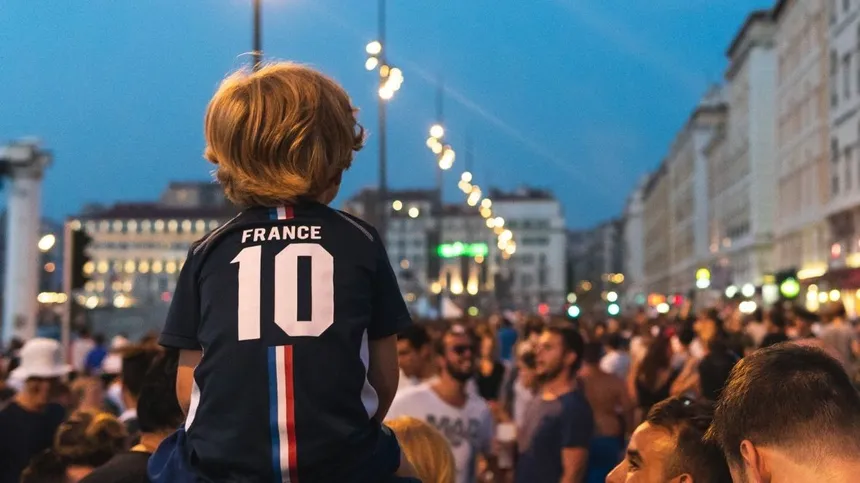 16 französische Jungennamen: außergewöhnlich und elegant