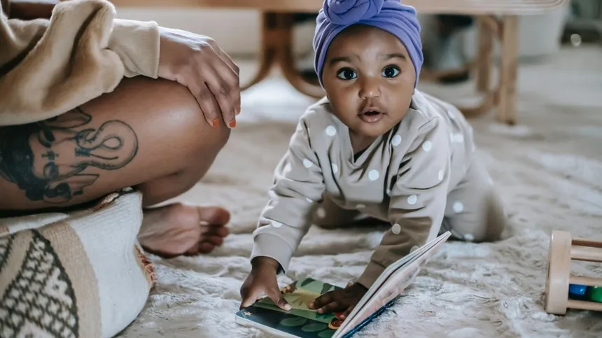 Fühlbücher für Babys – Mit den Händen die Welt begreifen