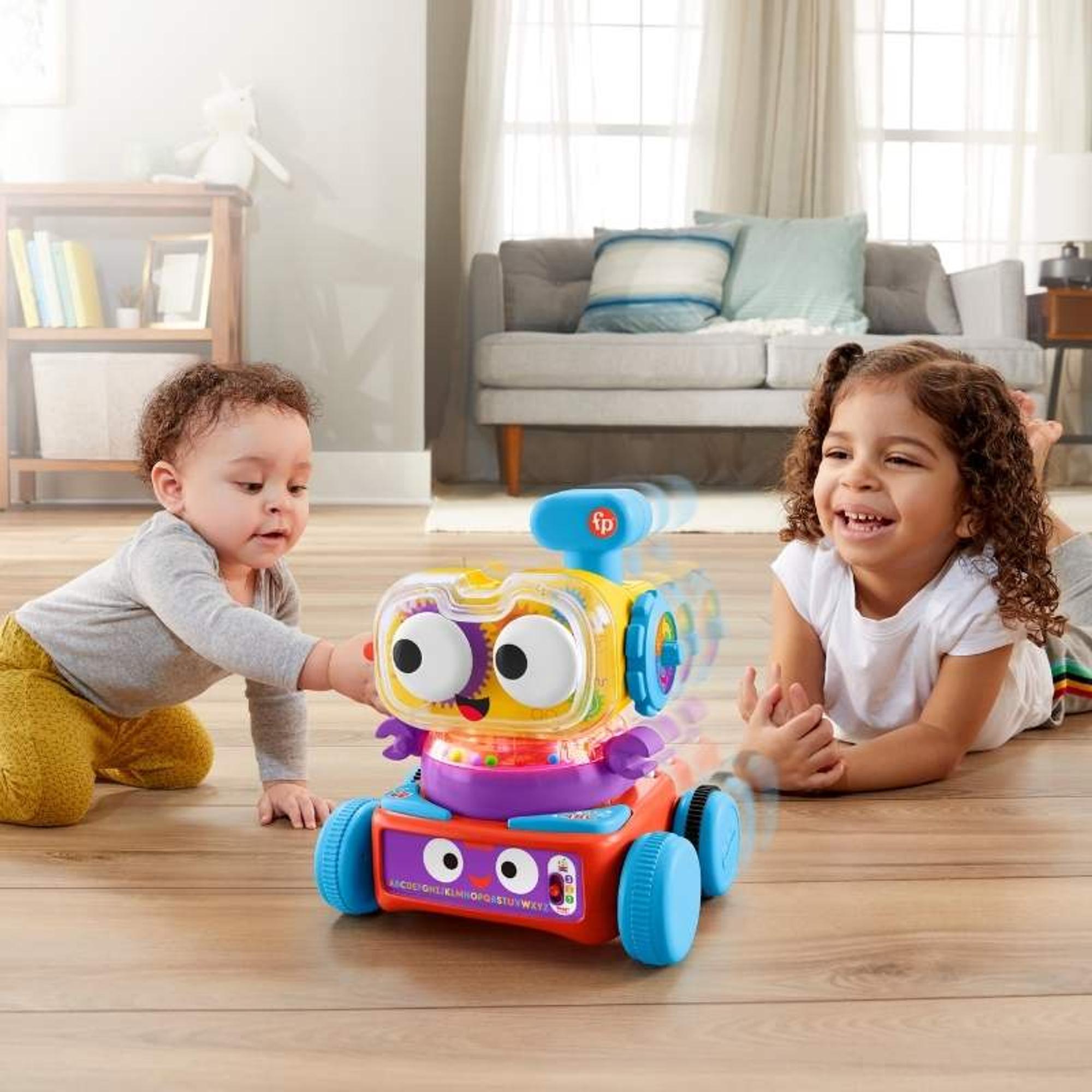 Kinder spielen mit den Linus Lernroboter