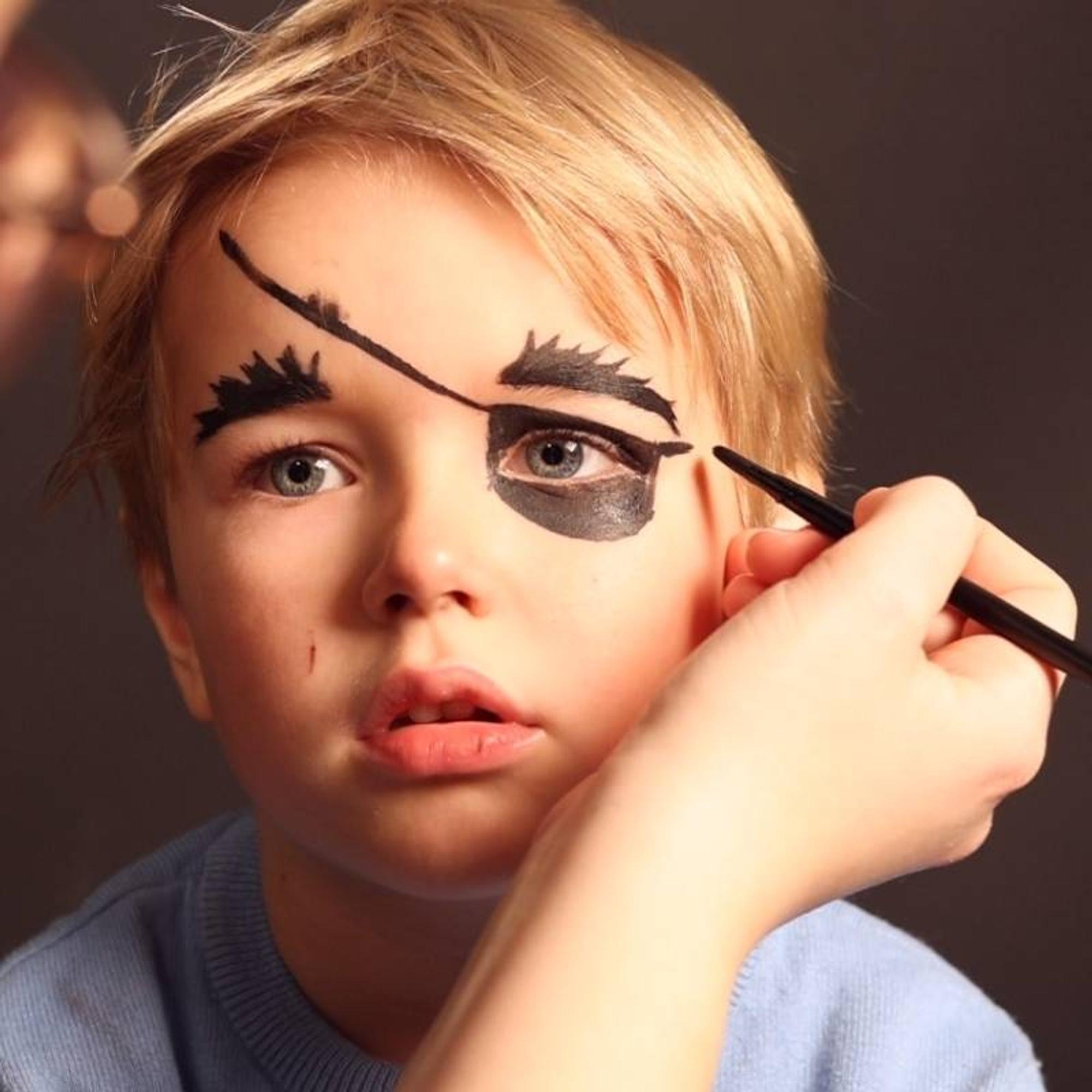 Kinderschminken: Pirat mit Augenklappe