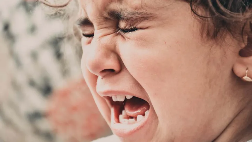 Symbolbild: Kind schreit und weint