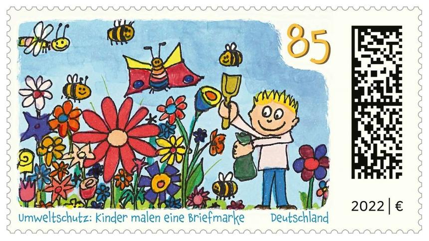Eine von Kinderhand gemalte Briefmarke mit Blumenmotiv