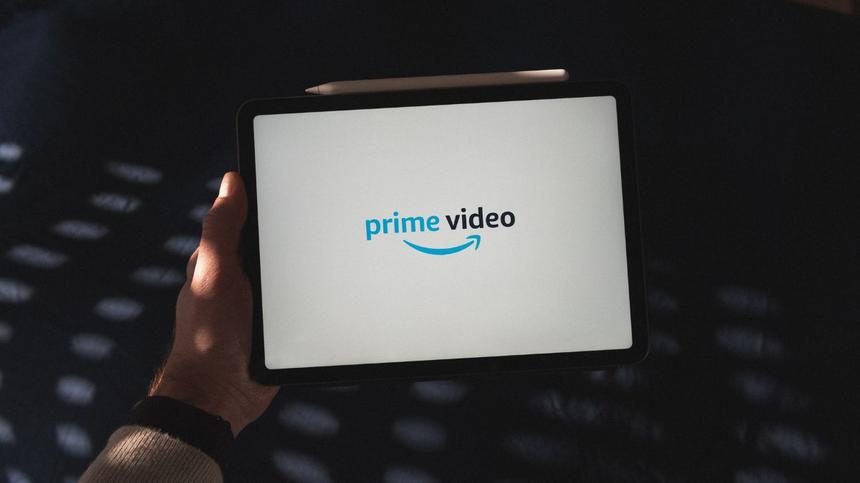 iPad mit logo von Amazon Streamingdienst Prime Video
