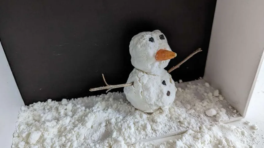 Schneemann basteln aus Kunstschnee