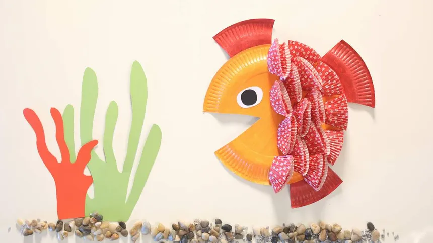 3D-Fische basteln mit Schuppen aus Muffinförmchen