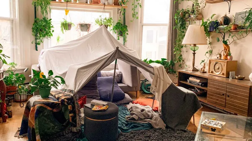 Kreatives Kinderzimmer mit Zelt