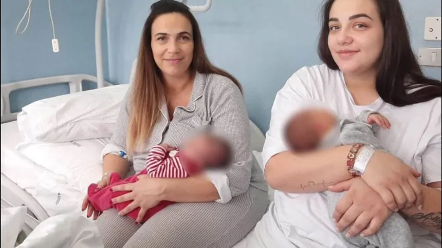Mutter und Tochter in Neapel bringen gleichzeitig Babys zur Welt