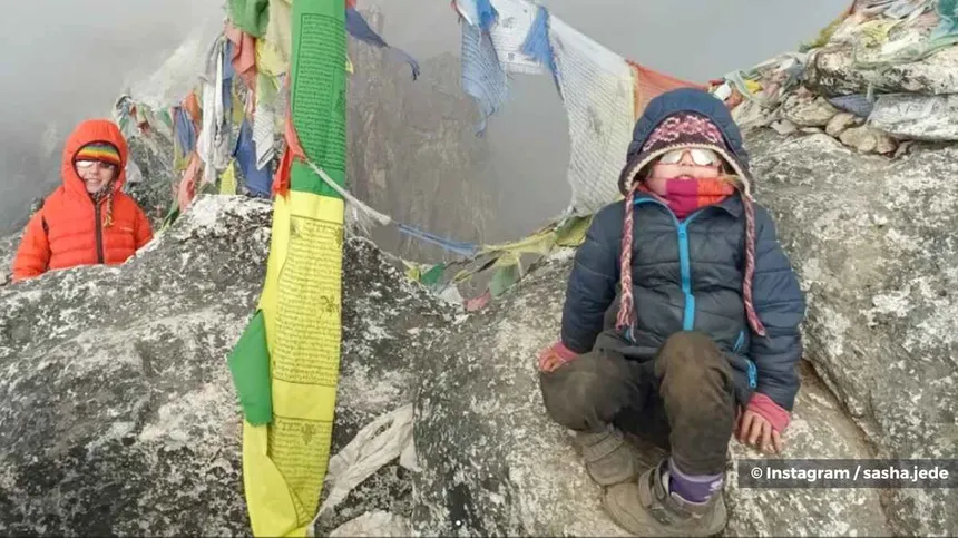 Zara und ihr Brauder auf dem Mount Everest