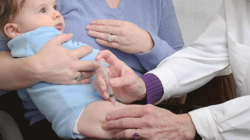 Impfschutz kein Luxus mehr: STIKO empfiehlt Meningokokken-B-Impfung für alle Babys
